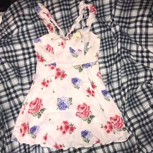 NWT FOREVER 21 FLORAL RUFFLE DRESS